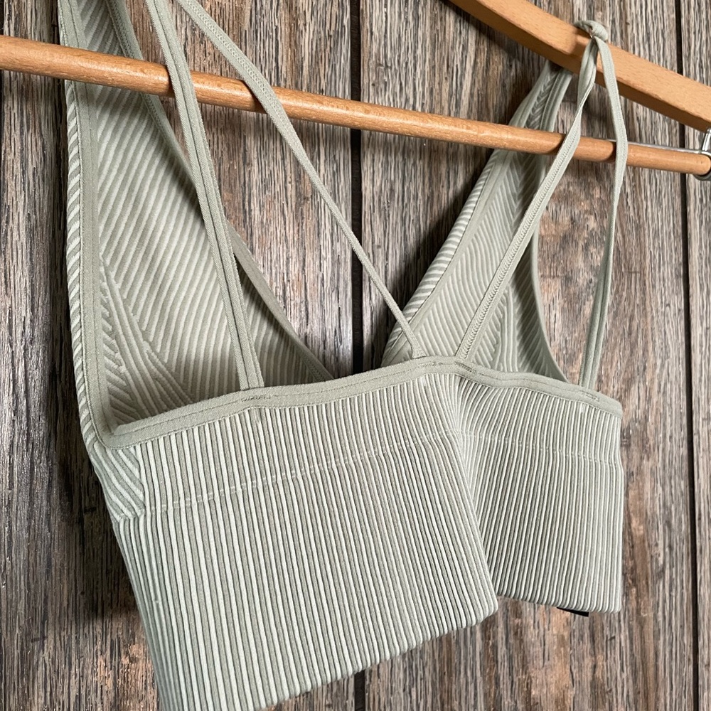 Out From Under Engineered Seamless Ribbed Sage Green Plunge Bralette - Picture 7 of 10